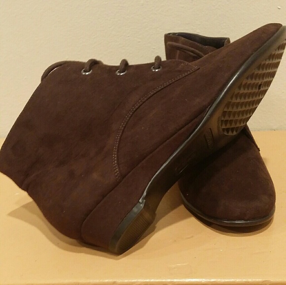 Brown Wedge Ankle Booties NWOT. - Picture 1 of 2